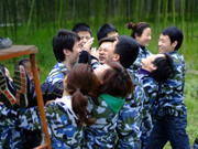 優勝國貿組織員工進行戶外拓展活動 優勝國貿組織員工進行戶外拓展活動